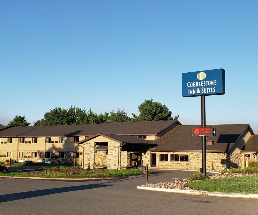 Cobblestone Inn & Suites - Merrill Exterior photo